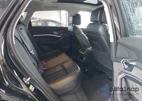 2019 Audi E-Tron Premium Plus z USA, uszkodzony, nr VIN WA1VAAGE4KB006007